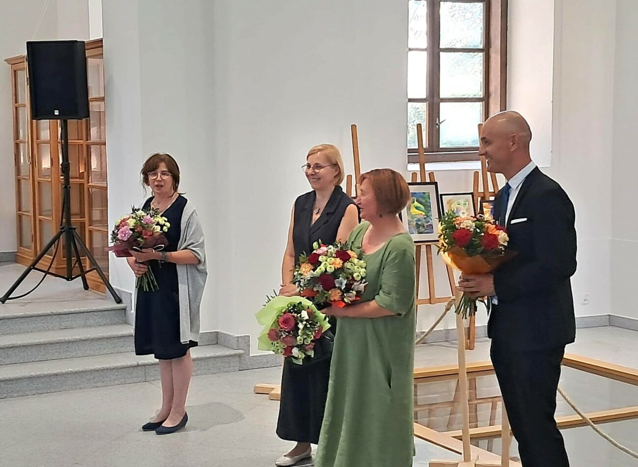 Wystawa rysunku trzech artystek w Centrum Kultury Chrześcijańskiej w Wisznicach