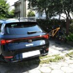 Tak się zapatrzył, że uderzył w zaparkowane auto