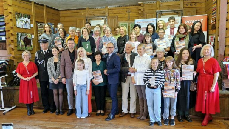 Odsłonięcie muralu ze Stanisławą Baj symbolem 16. Konkursu Tkackiego w Hrudzie
