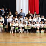 Z dumą i uśmiechem – ślubowanie pierwszaków w szkole w Zalesiu