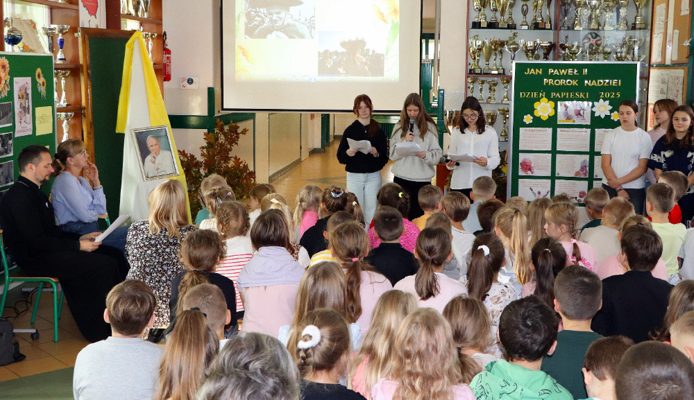 Święty Jan Paweł II, Prorok Nadziei – 25. Dzień Papieski w szkole w Zalesiu