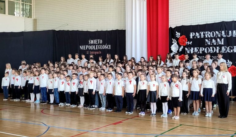 Akcja ‚Szkoła do hymnu’ w SP w Zalesiu