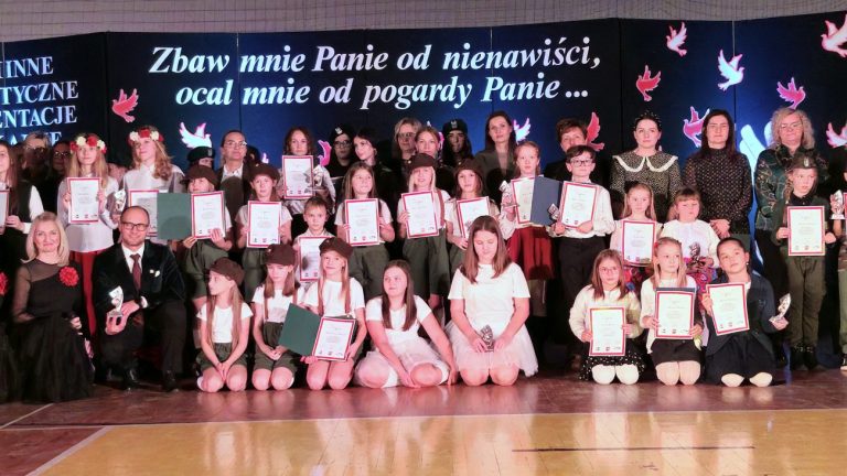 Biało-czerwony przegląd wokalny i taneczny w Ciciborze Dużym