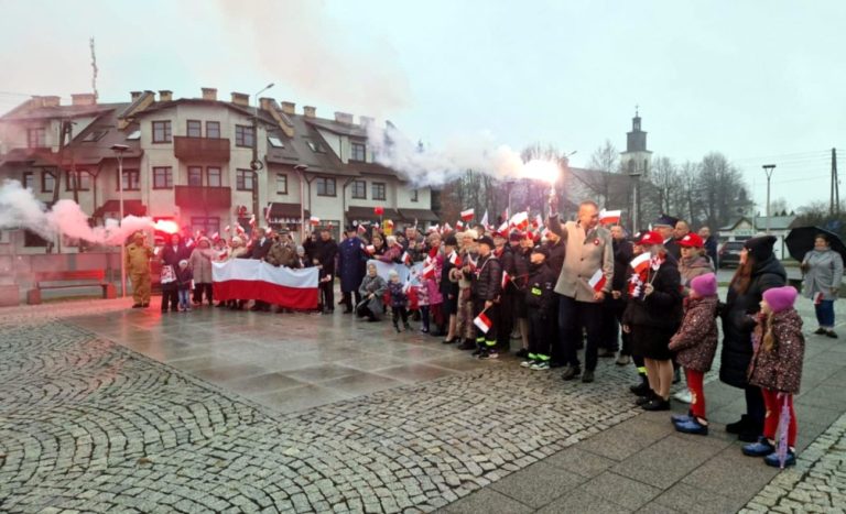 Odsłonięcie pomnika i rodzinny marsz w ramach obchodów Dnia Niepodległości w gminie Piszczac
