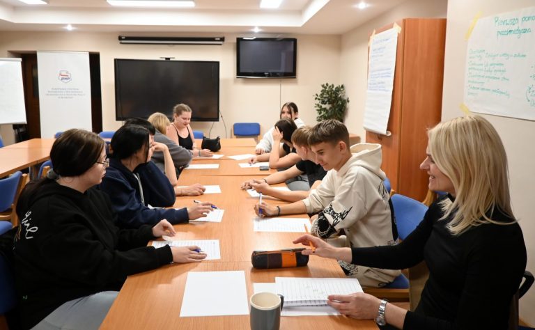 Młodzież z Centrum OHP w Roskoszy szlifuje język angielski