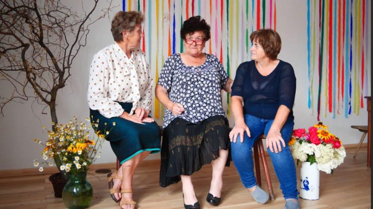 [FILM] Debiut Multimedialnych Spotkań Teatralnych Seniorów – rozpoczął się cykl pięciu widowisk o Południowym Podlasiu