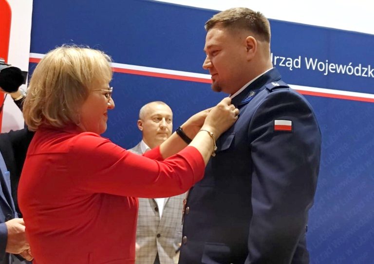 Aspirant Dariusz Romaniuk zasłużony dla zdrowia narodu. Oddał 22 litry krwi!