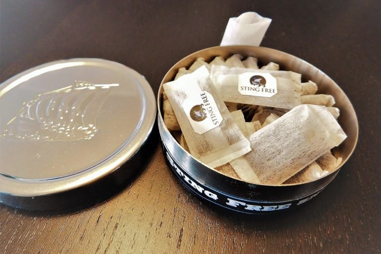 Rząd chce zakazu sprzedaży smakowych saszetek nikotynowych