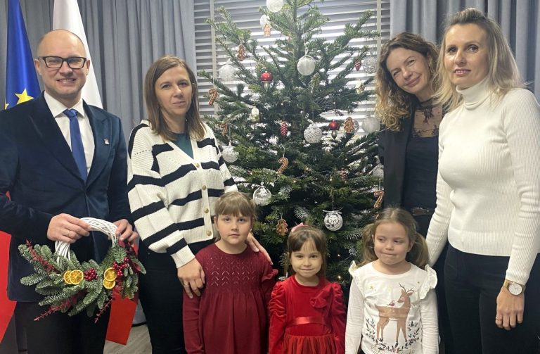Przedszkolaki z Rakowisk z wizytą świąteczną u wójta gminy Biała Podlaska