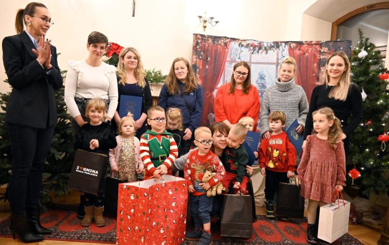 Gmina Biała Podlaska: Młodzi artyści nagrodzeni za piękne, świąteczne prace plastyczne