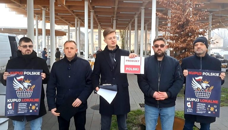Akcja 'Kupuj polskie, kupuj lokalne' na bialskim targowisku