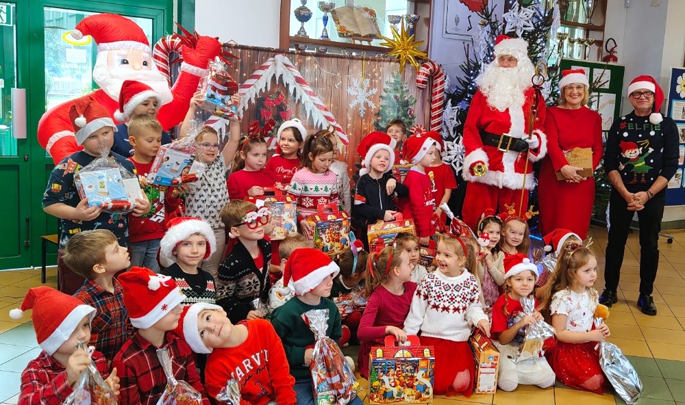 Magiczne mikołajki przedszkolaków ze szkoły w Zalesiu