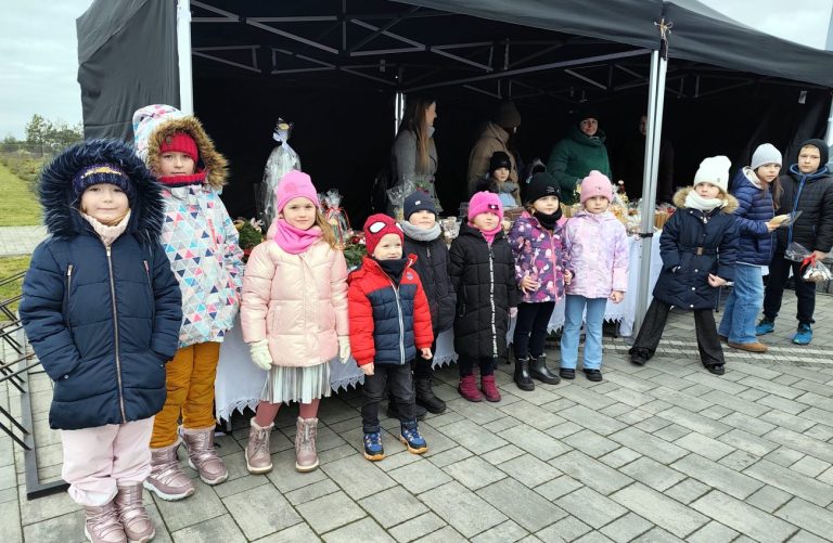 Kiermasz świąteczny w Rakowiskach dzięki rodzicom dzieci i pracownikom przedszkola