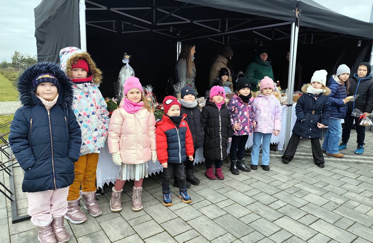 Kiermasz świąteczny w Rakowiskach dzięki rodzicom dzieci i pracownikom przedszkola