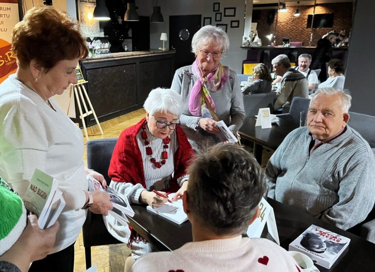 Spotkanie z terespolską pisarką Justyną Lipecką, promującą swą najnowszą powieść 'Byłam Cyganką'