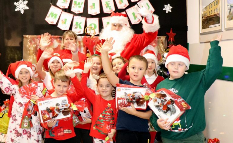 Wizyta św. Mikołaja w klasach I-III SP w Zalesiu – magiczny dzień pełen radości i uśmiechu