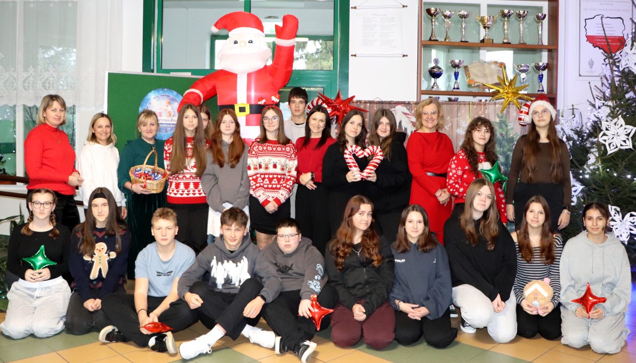 Wolontariat – działaj z sercem! Obchody Międzynarodowego Dnia Wolontariusza w szkole w Zalesiu