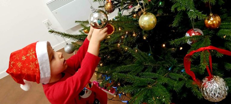 Świąteczne Drzewko w Ossówce – 2. edycja akcji dla dzieci