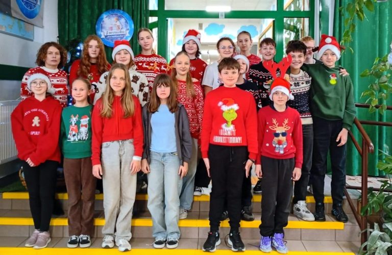 Dzień świątecznego swetra w SP w Zalesiu