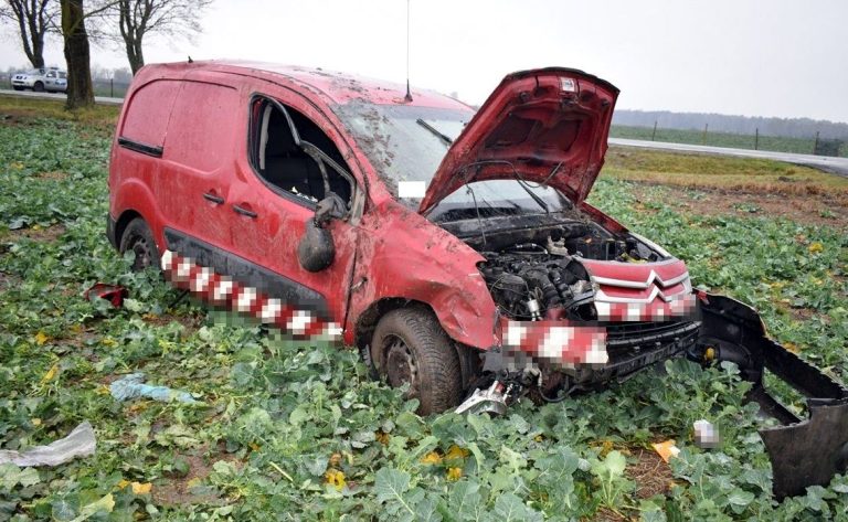 Stracił panowanie nad autem i dachował
