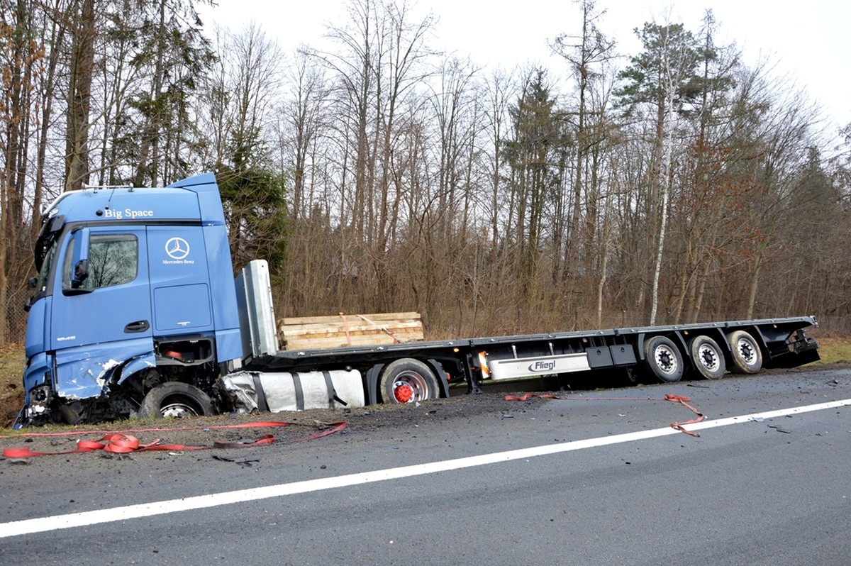 29-latek wjechał audi prosto w jadącą z przeciwka ciężarówkę