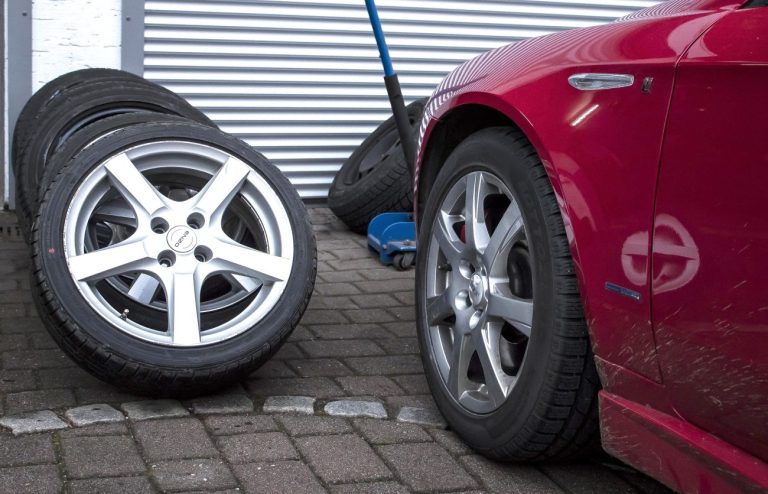 Zużyte opony w Polsce wciąż częściej są oddawane do spalania niż recyklingu. Dodatkowo z systemu 'znika' ponad 2 mln opon rocznie