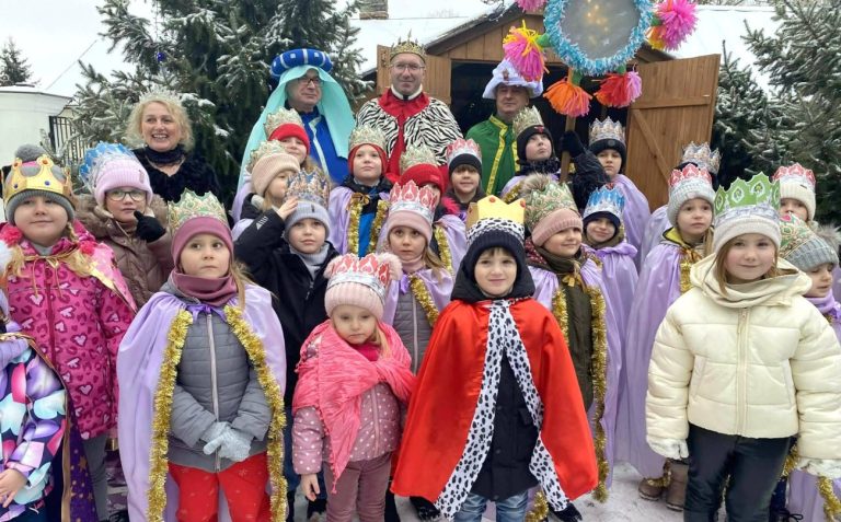 Orszak Trzech Króli i kolędowanie z Kapelą Góralską Jontki w Piszczacu