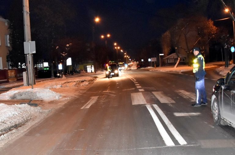 Stłuczka na bialskim przejściu dla pieszych. 77-latek się zagapił