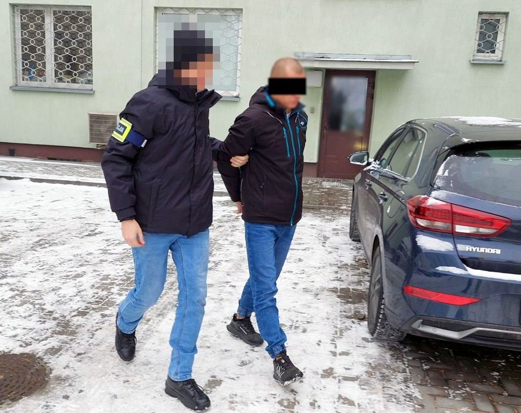 Dźgał kumpla nożem stołowym i widelcem, trafił do aresztu