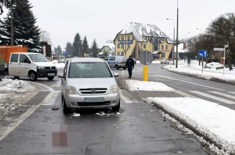 Potrącił 93-letnią kobietę przechodzącą przez przejście dla pieszych