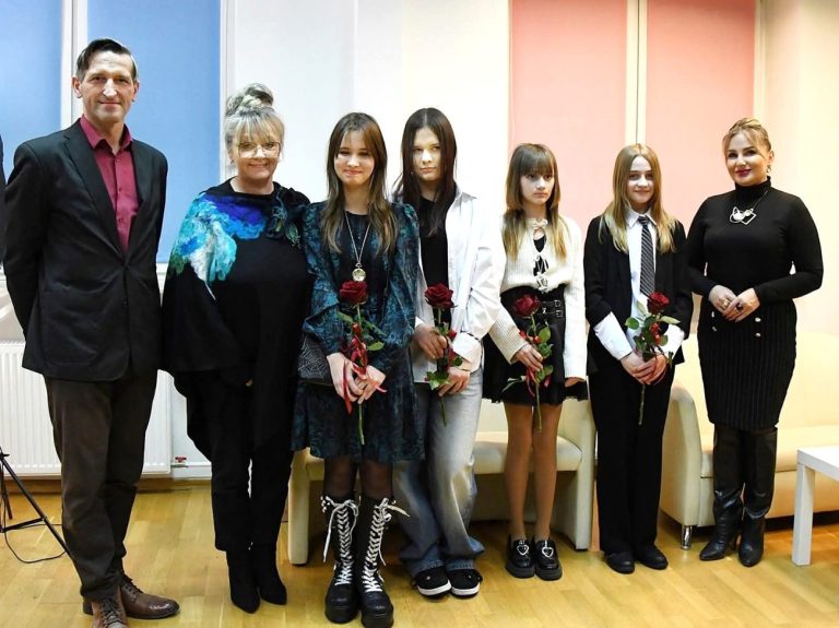 Zobacz wystawę stypendystek marszałka województwa lubelskiego z pracowni Piksel