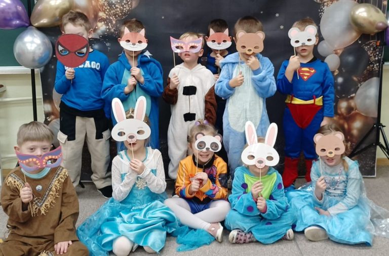 Karnawałowe szaleństwo przedszkolaków z SP im. Polski Niepodległej w Zalesiu