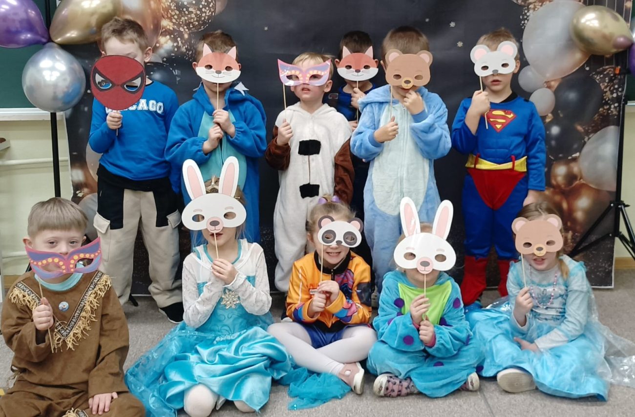 Karnawałowe szaleństwo przedszkolaków z SP im. Polski Niepodległej w Zalesiu