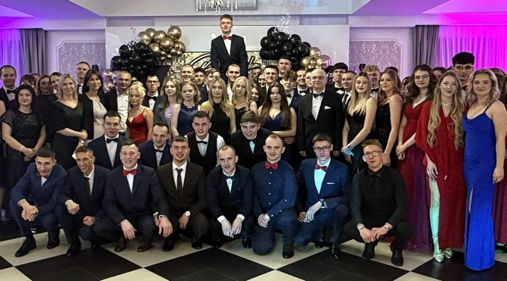 Zabawa studniówkowa uczniów Zespołu Szkół w Leśnej Podlaskiej