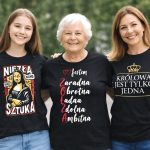 Modne prezenty na Dzień Kobiet – koszulki i bluzy z nadrukiem