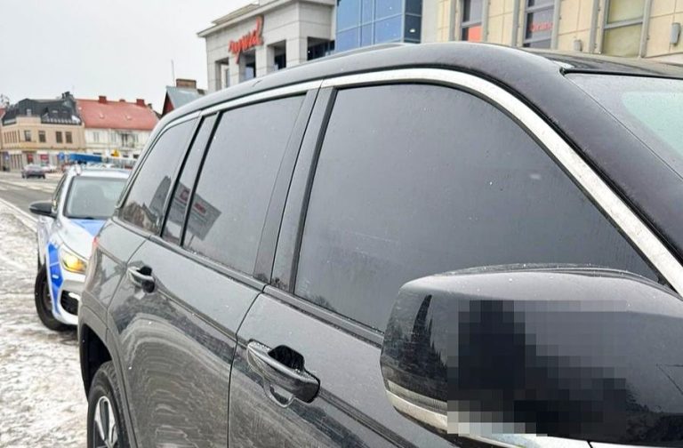 Stracił dowód rejestracyjny za zbyt ciemne szyby w samochodzie
