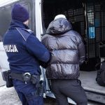 Sprawca oszustw ‚na policjanta’ złapany po brawurowym pościgu przez dwa powiaty