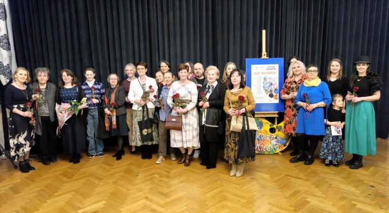 'Ale Kosmos!' w Galerii Podlaskiej. Niezwykły wernisaż bialskiego Koła Plastycznego Kreska
