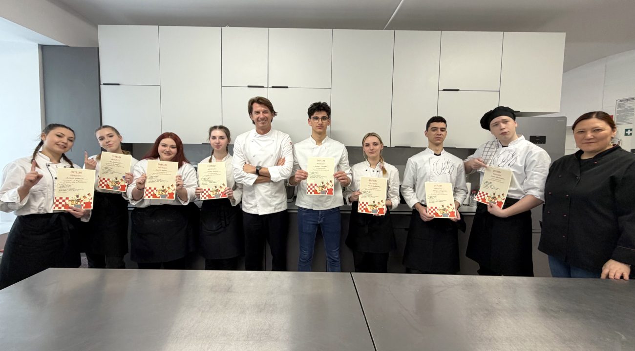 Rolada z kurczaka i sos z porzeczki podbiły podniebienie Karola Okrasy. Kulinarna bitwa w Leśnej