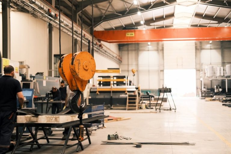 Najczęstsze przyczyny przestojów w firmie: jak im zapobiegać na co dzień?