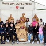 Sodziaki, cukier jodłowy i historia Sapiehów. Uczniowie z Zalesia z wizytą u Panny Apteczkowej