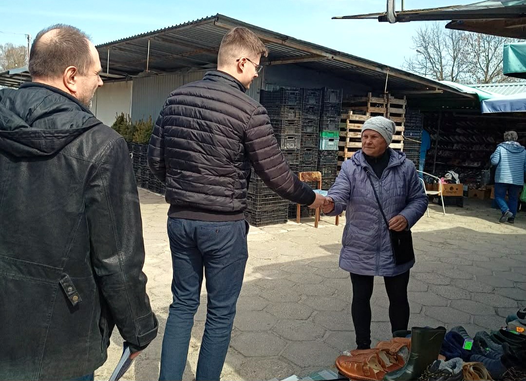 'Kupuj Polskie, Kupuj Lokalne'. Przedświąteczna akcja narodowców na bialskim targowisku