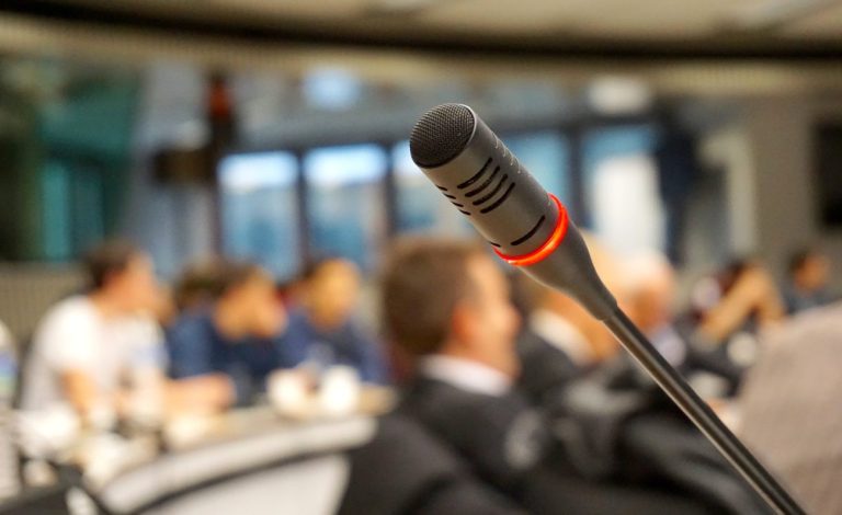 Przemawiaj bez tremy i porywaj tłumy! Toastmasters Biała Podlaska zaprasza na spotkanie otwarte