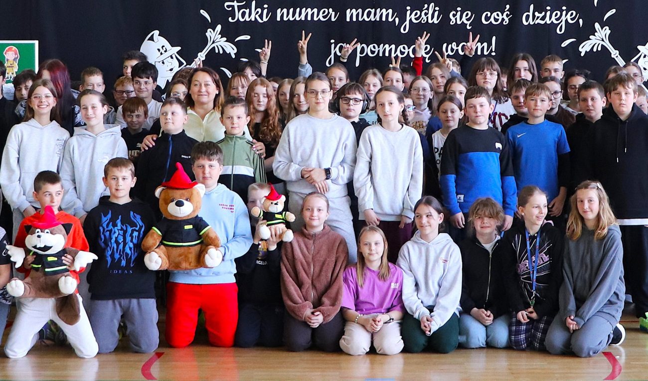Strażacka lekcja bezpieczeństwa w Zalesiu. Funkcjonariusze z Małaszewicz z wizytą u uczniów