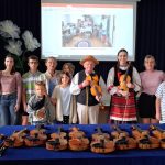 Zdzisław Marczuk i Oliwia Spychel uczą gry na skrzypcach. W Konstantynowie tradycja ożywa na nowo