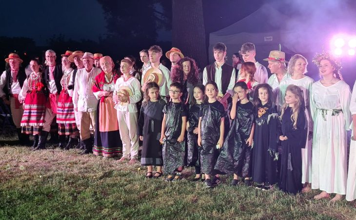 Barwne widowisko porwało Bialczan. Park Radziwiłłowski zamienił się w krainę magii i czarów