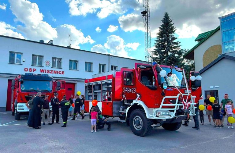 Renault Midlum zasilił OSP w Wisznicach. Strażacy uroczyście powitali wóz z napędem 4x4