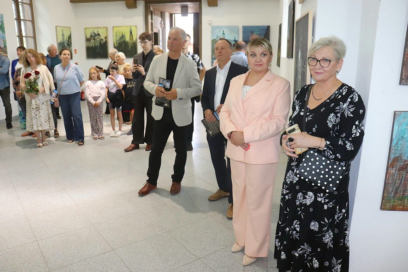 'Nowe, dawne przestrzenie'. Wyjątkowy wernisaż i spełnione marzenie w Wisznicach