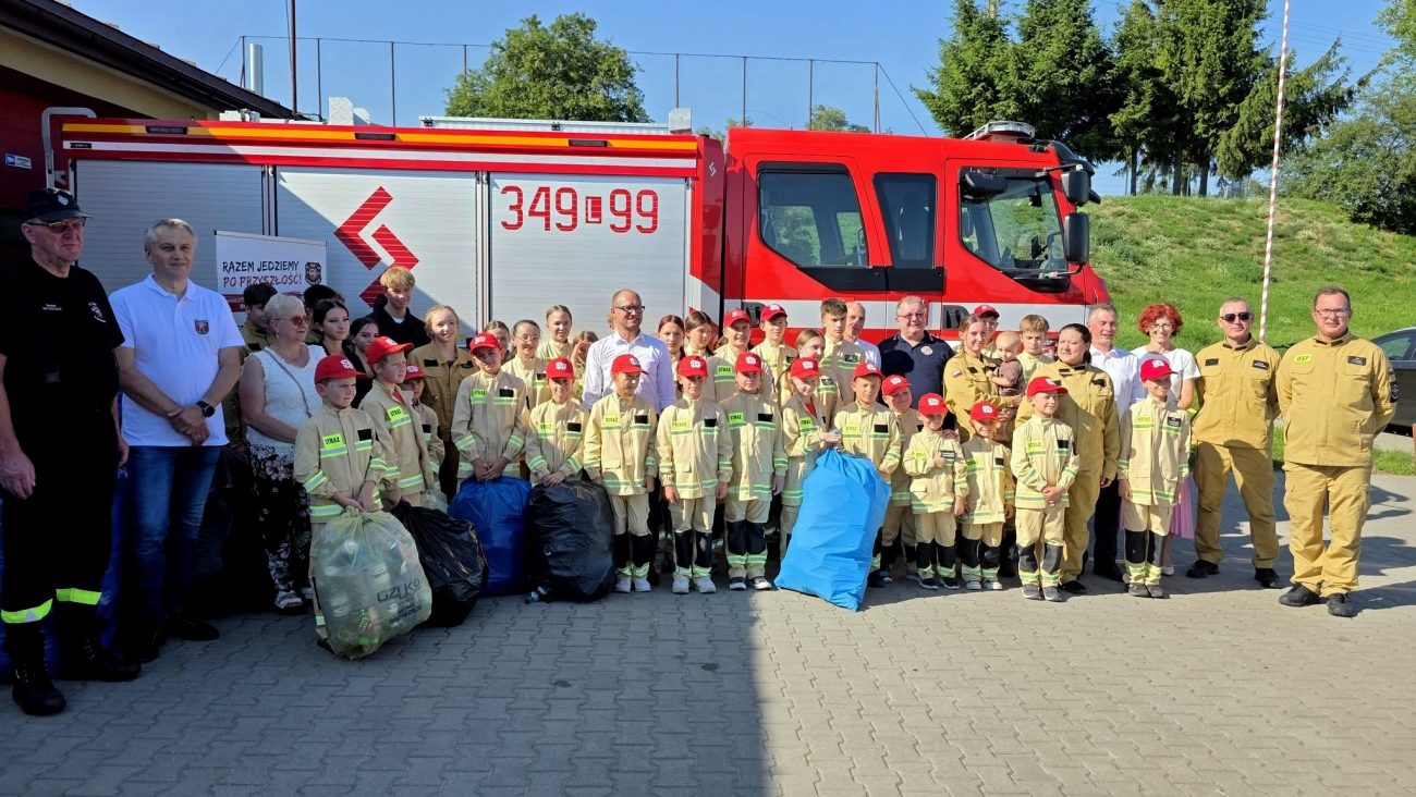Milion butelek i puszek na nowy samochód. Ekologiczna i innowacyjna akcja OSP Sławacinek Stary
