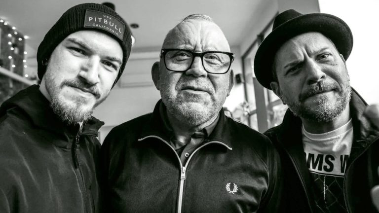 Legenda polskiego punka w wersji akustycznej. The Analogs wystąpi w Terespolu w ramach trasy 'Projekt Pudło'!